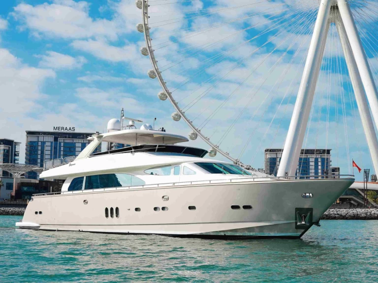 Huur een Horizon 98 in Dubai Marina