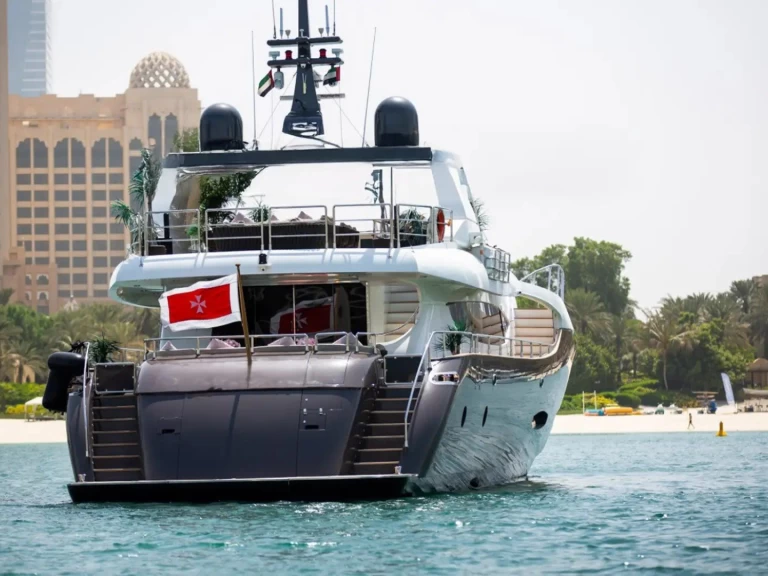 Huur Jacht met of zonder schipper NEDSHIP in Dubai Marina