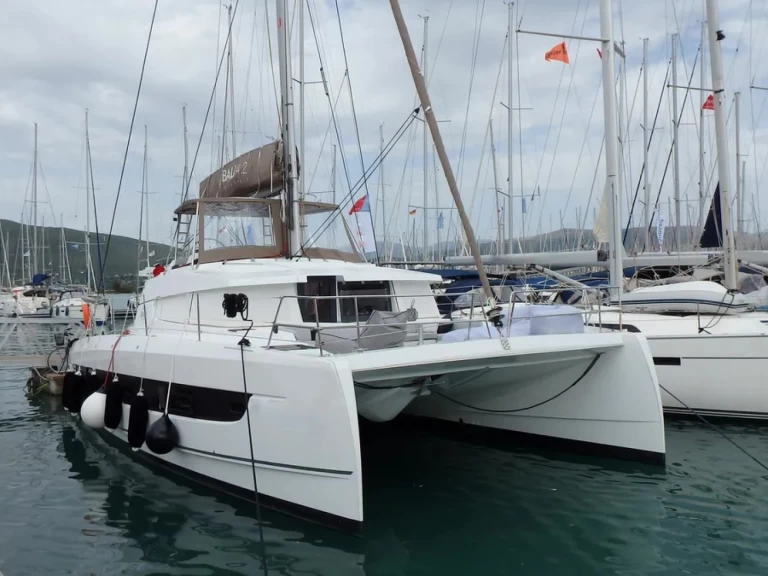 Huur Catamaran met of zonder schipper Fountaine Pajot in Nikiána