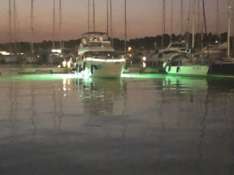 Huur Motorboot met of zonder schipper Bavaria in Šibenik