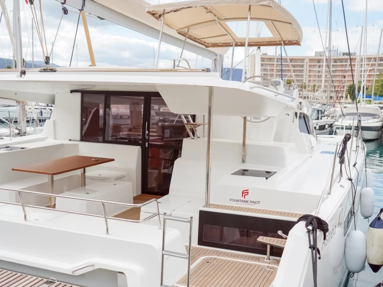 Verhuur Catamaran in Furnari - Fountaine Pajot Astrea 42