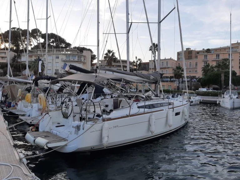 Bootverhuur Jeanneau Sun Odyssey 349 in Toulon via SamBoat