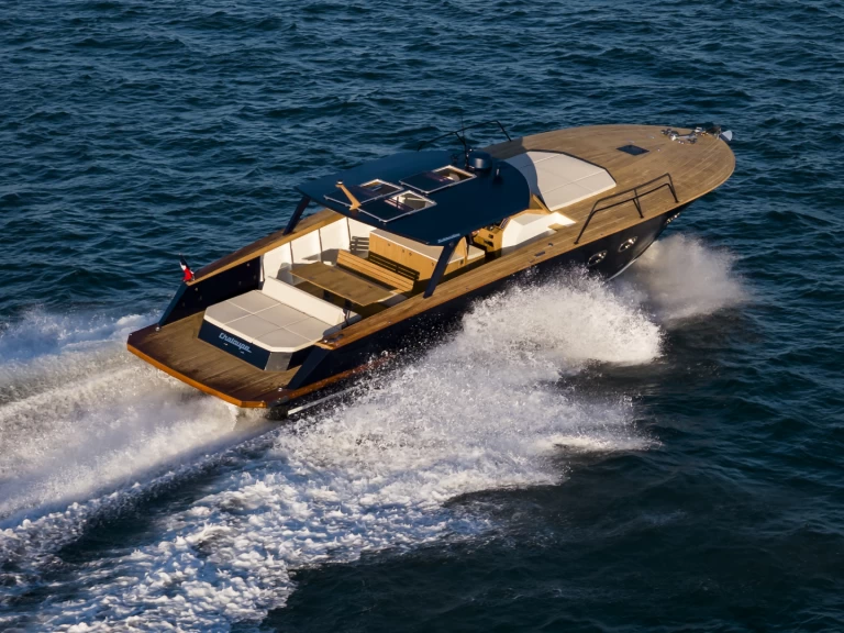 Motorboot te huur in Port de Cavalaire-sur-Mer voor de beste prijs