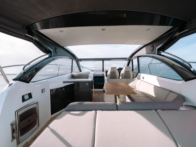 Bootverhuur Princess Princess V48 in Cannes via SamBoat