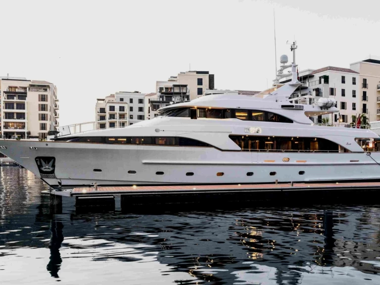 Huur Jacht met of zonder schipper Benetti in Dubai Marina