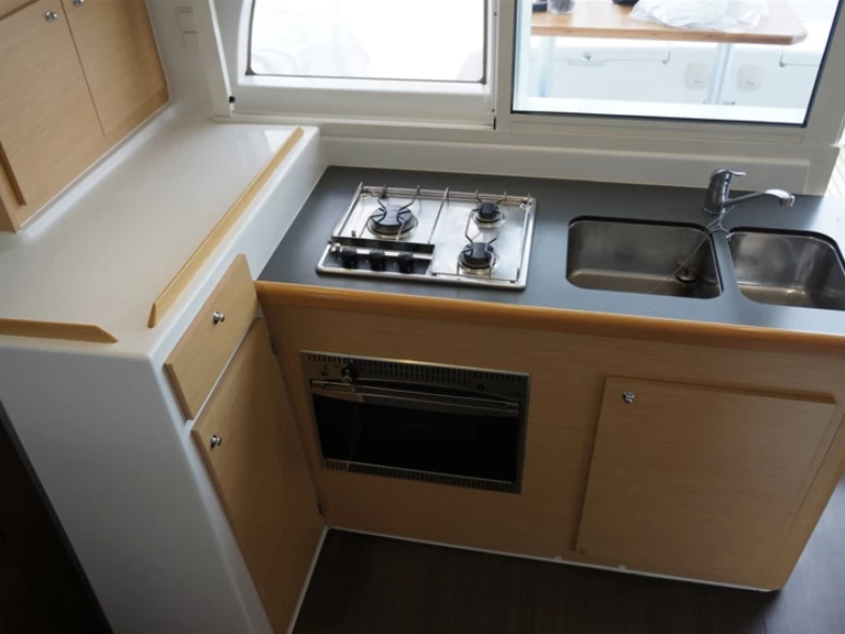 Catamaran te huur in Gouviá voor de beste prijs