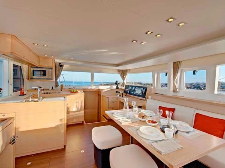 Huur Catamaran met of zonder schipper Lagoon in Vlychada