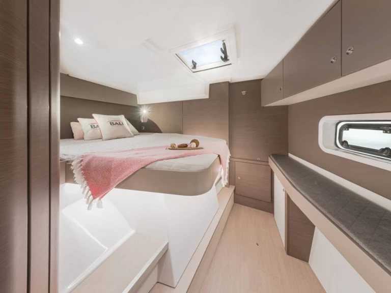 Catamaran te huur in Lávrio voor de beste prijs