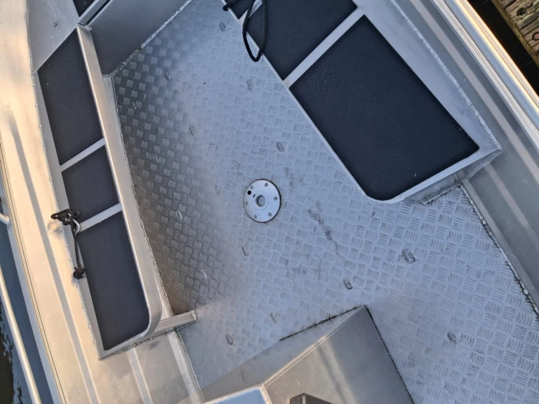 Verhuur Motorboot qwest met vaarbewijs