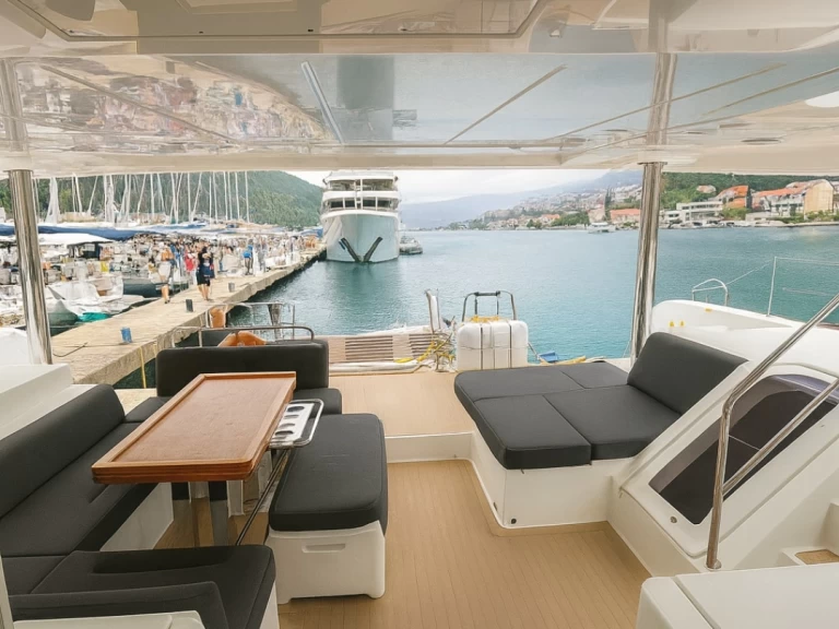 Catamaran te huur in Volos voor de beste prijs