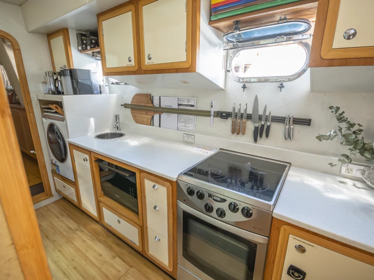 Bootverhuur Airlie Beach goedkoop Custom Expedition Yacht