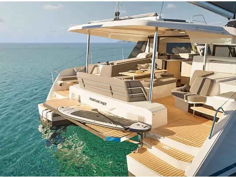 Verhuur Catamaran Fountaine Pajot met vaarbewijs