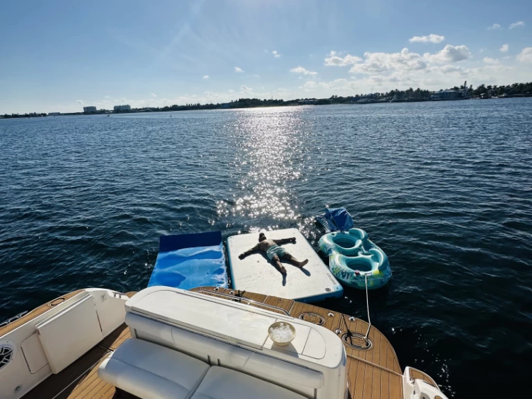 Bootverhuur Sea Ray Sea Ray 440 Express Bridge in Boynton Beach via SamBoat