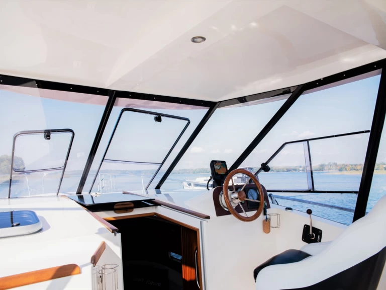 Bootverhuur Futura 860 in Ogonki via SamBoat