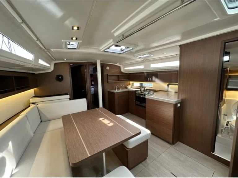 Bootverhuur Bénéteau Oceanis 40.1 in Álimos via SamBoat