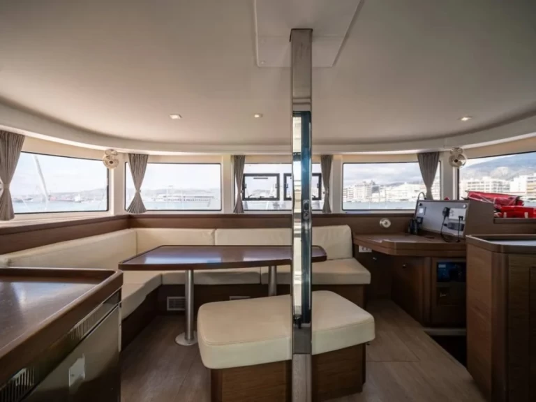 Catamaran te huur in Volos voor de beste prijs