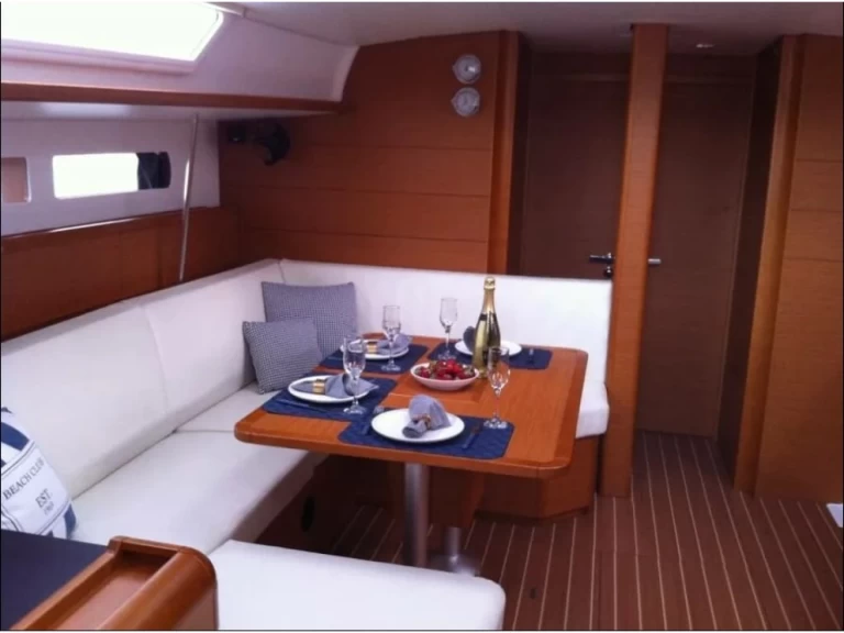 Bootverhuur Jeanneau Sun Odyssey 469 in Álimos via SamBoat