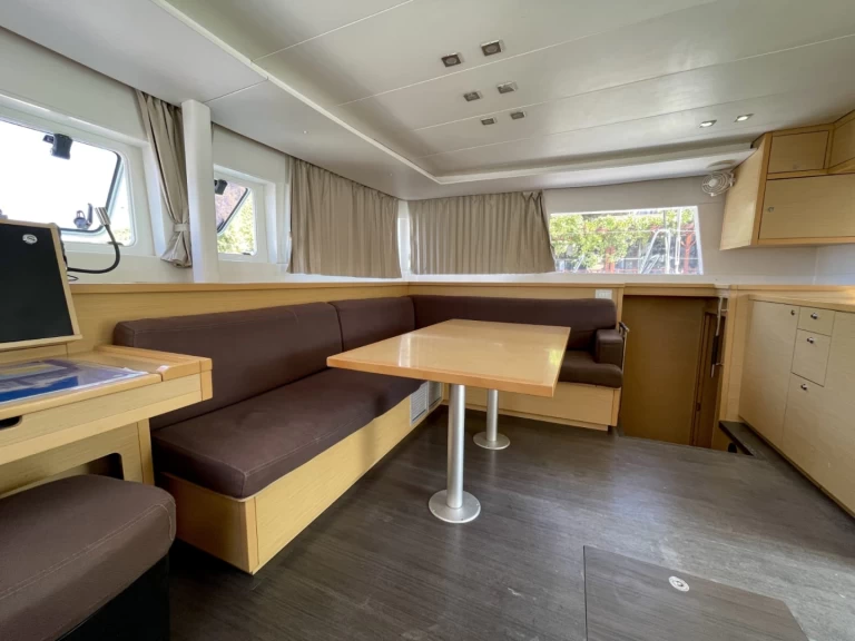 Verhuur Catamaran Lagoon met vaarbewijs
