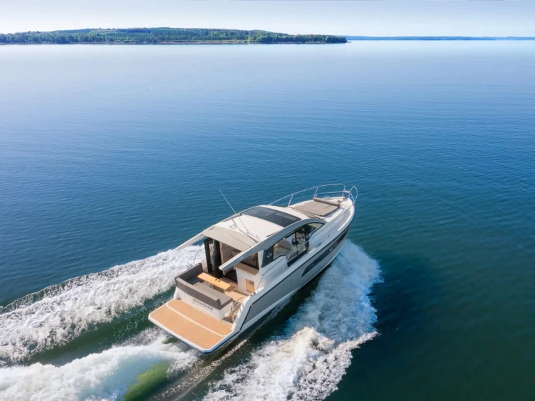 Verhuur Motorboot Sealine met vaarbewijs