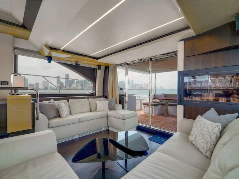 Huur een Azimut Paragon in Coconut Grove