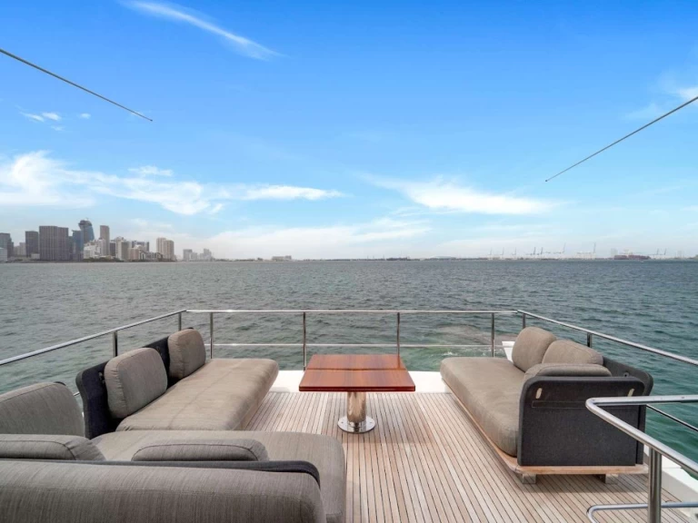 Verhuur Jacht Azimut met vaarbewijs