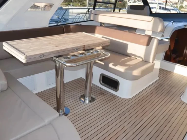 Verhuur Motorboot Bavaria met vaarbewijs