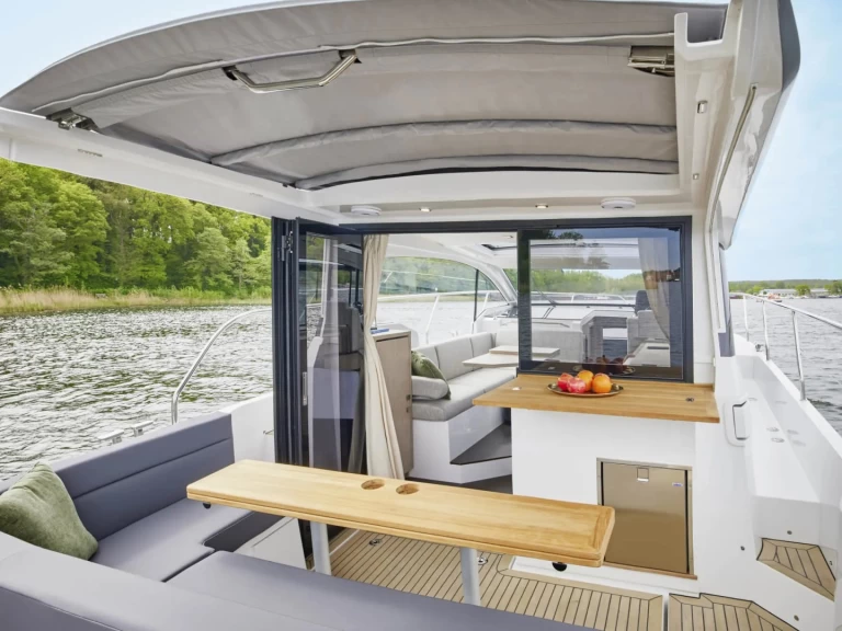 Sealine Sealine C335 te huur van particulier of professional in Biograd na Moru