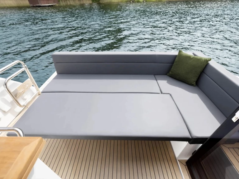 Jachthuur in Biograd na Moru - Sealine Sealine C335 via SamBoat