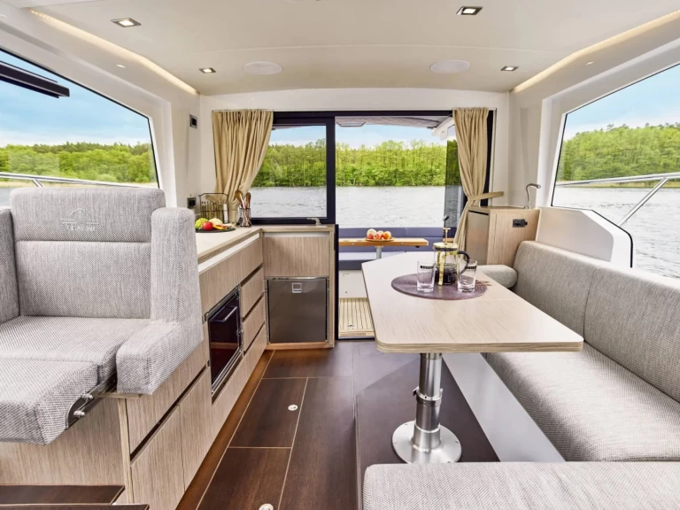 Huur een Sealine Sealine C335 in Biograd na Moru