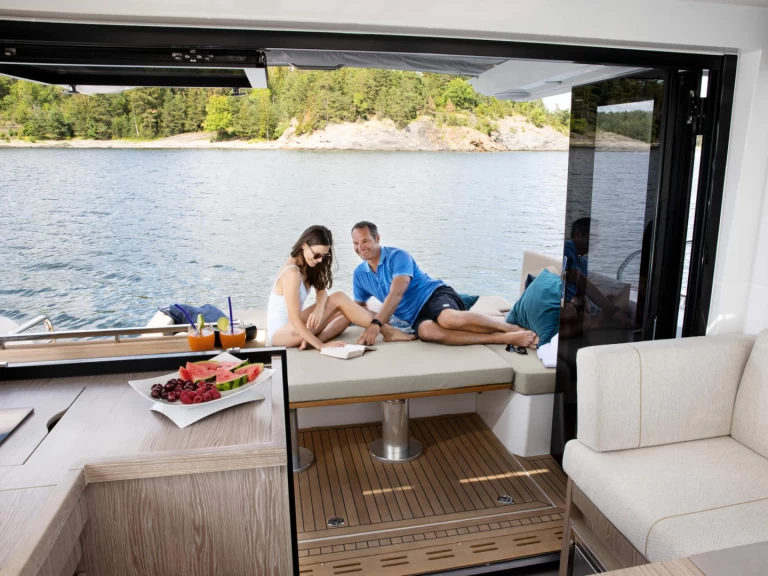 Huur een Sealine Sealine C390 in Biograd na Moru