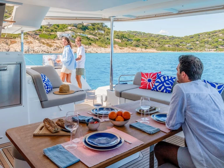 Bootverhuur Fountaine Pajot Fountaine Pajot FP 44 Quatuor - 4 + 2 cab. in Álimos via SamBoat
