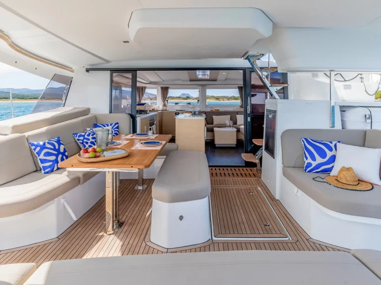 Verhuur Catamaran Fountaine Pajot met vaarbewijs