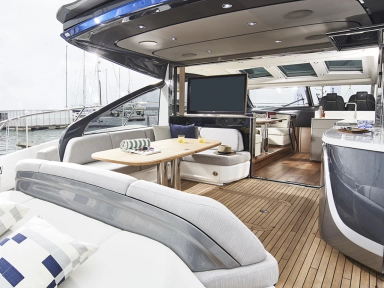 Huur een Princess Princess V55 in Port de Saint Tropez