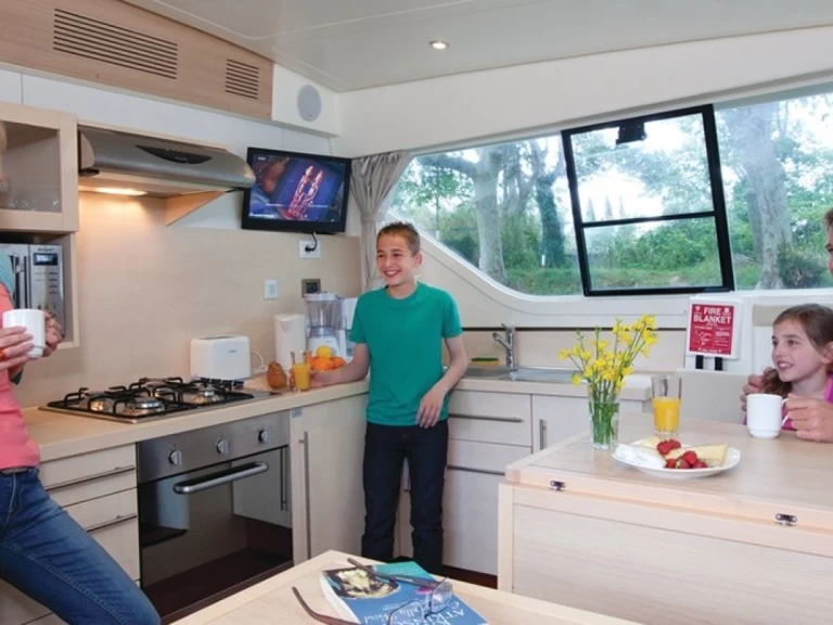 Huur Woonboot met of zonder schipper Comfort Plus in Rheinsberg