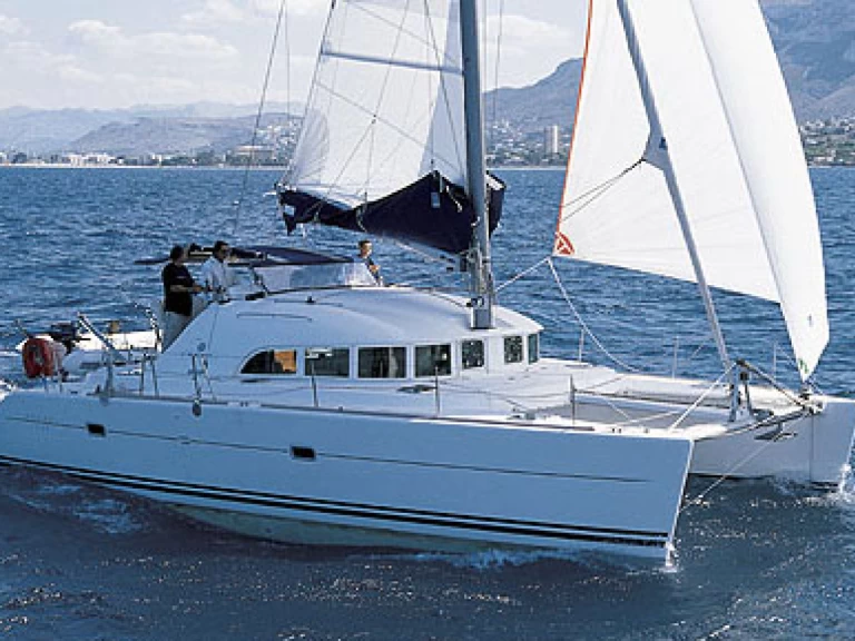 Huur Catamaran met of zonder schipper Lagoon in Empuriabrava