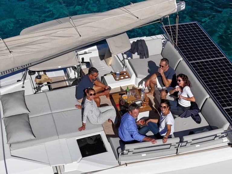 Jachthuur in Port de Bormes-les-Mimosas - Fountaine Pajot Elba 45 via SamBoat