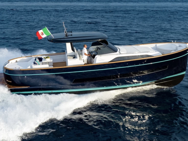 Motorboot te huur in Port de Saint Tropez voor de beste prijs