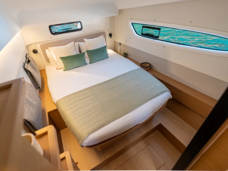 Huur een Excess Excess 13 - 4 + 1 cab. in Álimos