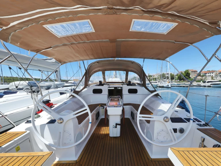 Elan Impression 45 te huur van particulier of professional in Šibenik