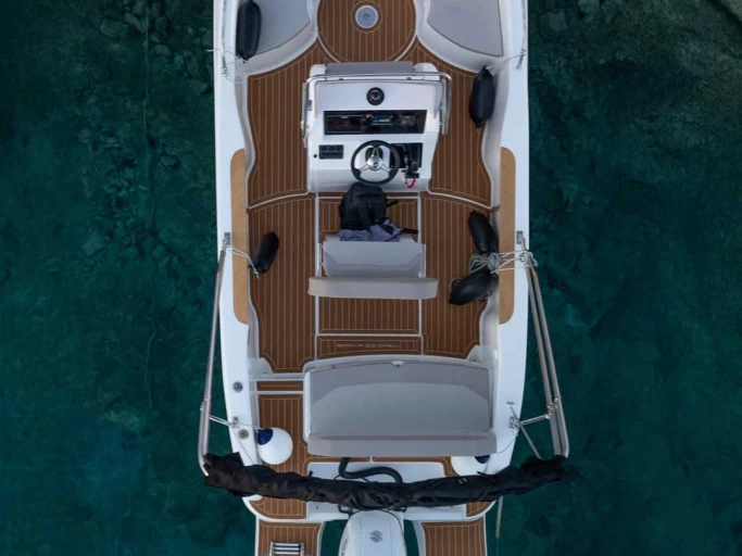 Motorboot te huur in Šibenik voor de beste prijs