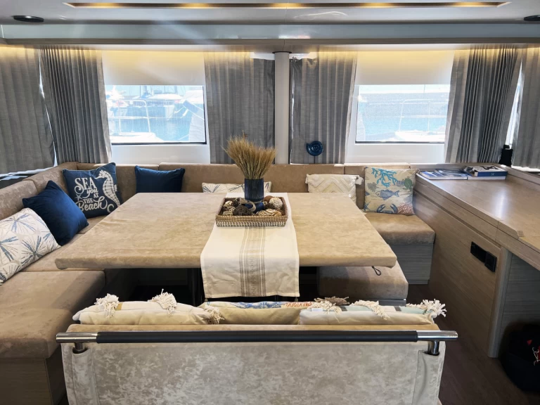 Verhuur Catamaran Lagoon met vaarbewijs