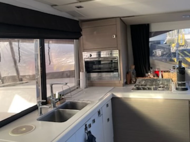 Verhuur Catamaran Fountaine Pajot met vaarbewijs