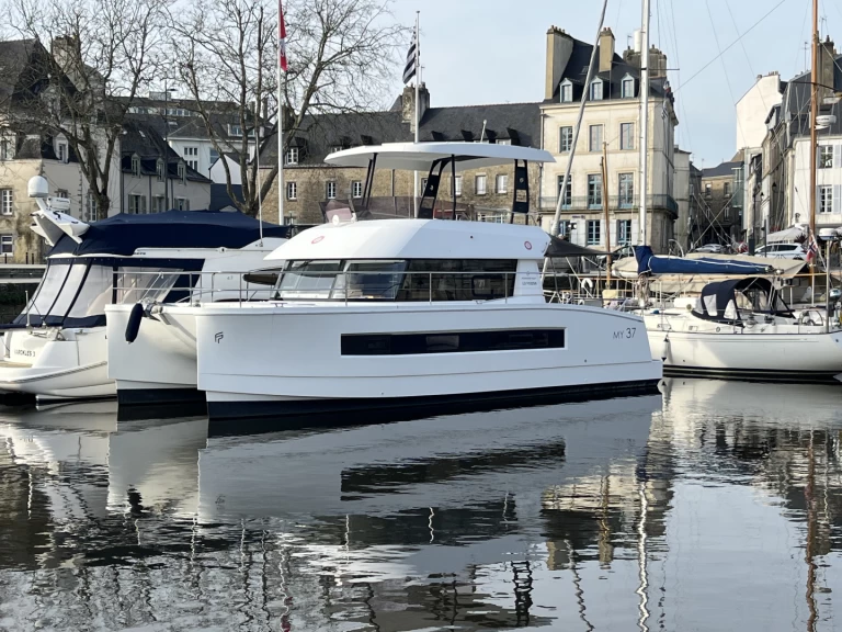 Verhuur Motorboot in Cogolin - Fountaine Pajot Fountaine Pajot MY 37