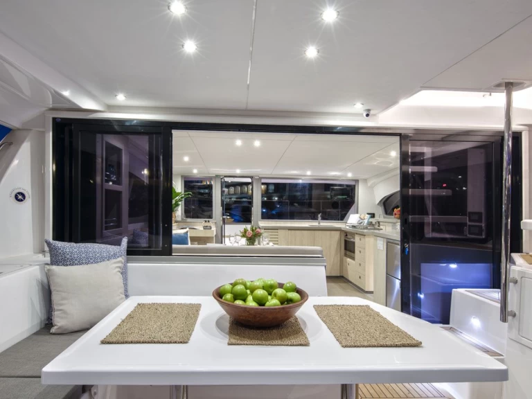 Bootverhuur Leopard Leopard 43 Power Cat Full Equipe in Sant Antoni de Portmany via SamBoat