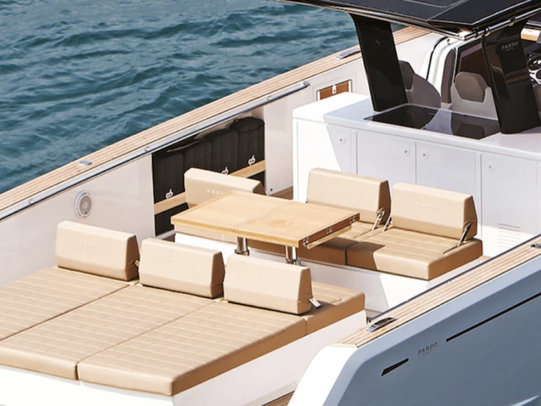 Pardo Yachts Pardo 43 te huur van particulier of professional in Port de Saint Tropez