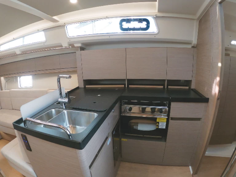 Huur een 69 HANSE 418 in Hyères