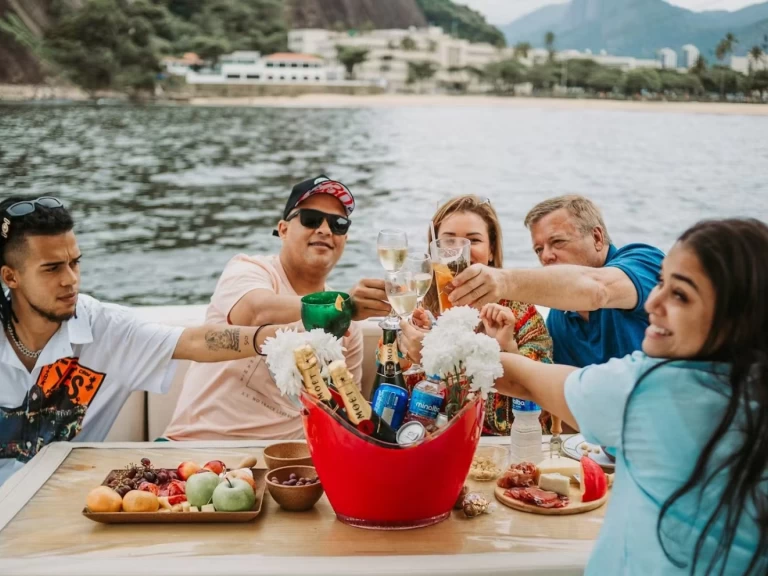 Verhuur Motorboot Cobra met vaarbewijs