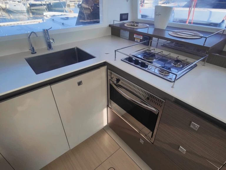 Verhuur Catamaran Leopard Catamarans / Robertson & Caine met vaarbewijs