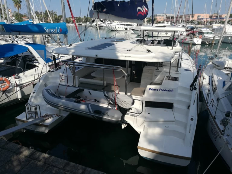Leopard Catamarans / Robertson & Caine Leopard 45 te huur van particulier of professional in Cannigione