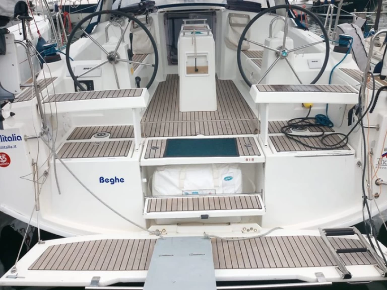 Huur een Bénéteau Oceanis 35.1 in Cannigione
